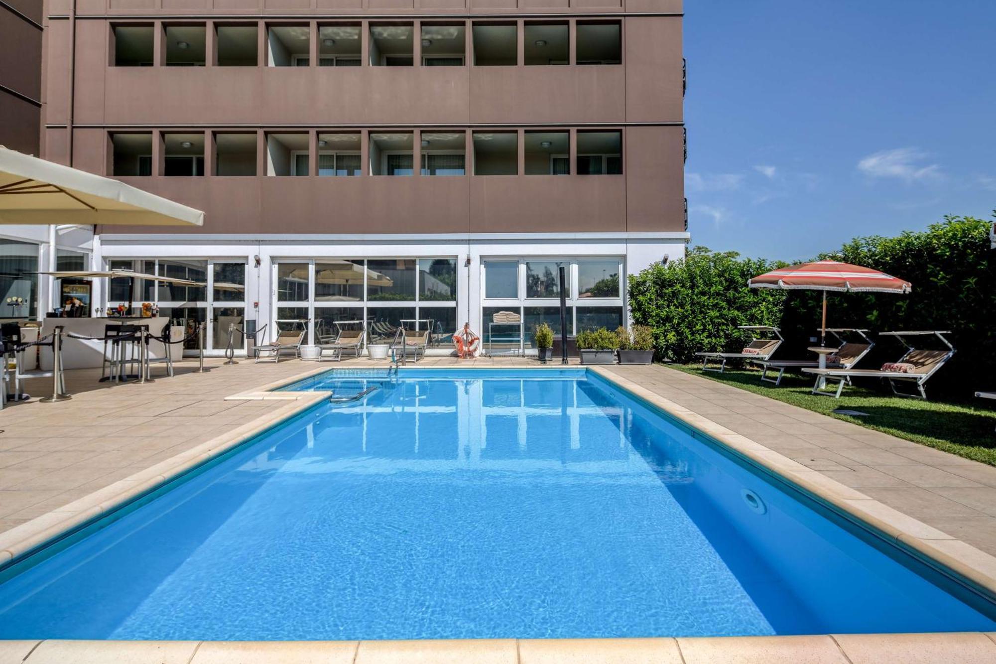 Best Western Plus Hotel Farnese 파르마 외부 사진