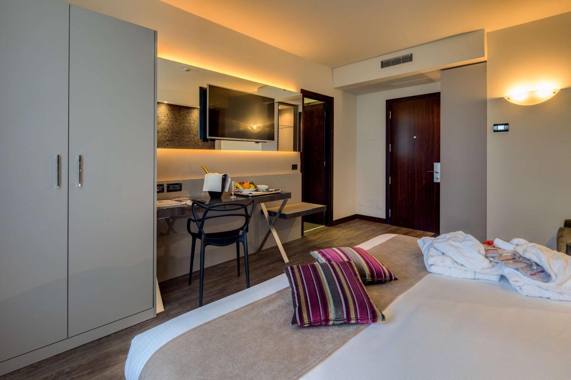 Best Western Plus Hotel Farnese 파르마 외부 사진